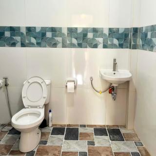 Spacious studio 4, AC, kitchenette, central location - 2