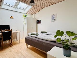 EASY SLEEP IN - PRIVATE ACCESS - 24h SELF CHECK IN-OUT - 8