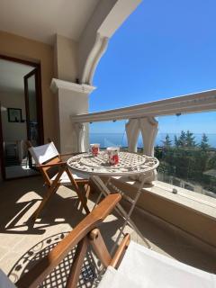 Seafront 2-Bedroom Apartment with Pools and direct beach access La Mer - 9