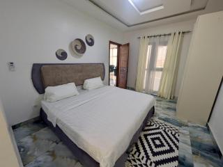 Azure Properties-Charming Apartment - 1