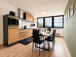 Moderne Wohnung mit Balkon und Bergblick Livoapartments 2 - 8