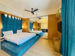 Golden Pent House - 7