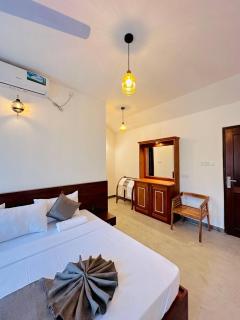 Generous size rooms in a Colonial Villa - Ahangama - 3