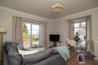 Modern Coastal Chic - Estuary Glimpse Views and Parking - 3