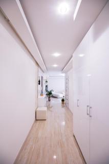 White Home Luxury-free private garage - 5