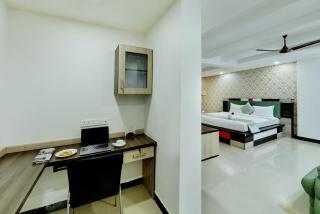 AVM Comfort Inn - Boutique Hotel near Omni Bus Stand & Gandhipuram with Semi-Office Setup - 6