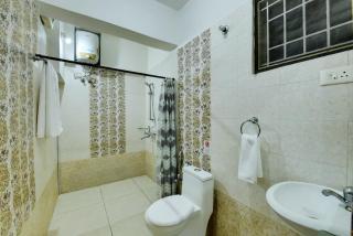 AVM Comfort Inn - Boutique Hotel near Omni Bus Stand & Gandhipuram with Semi-Office Setup - 1