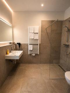 Stadthotel Dinklage, Self Check-in & Restaurant direkt am Hotel - 1