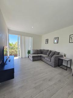 Spacious 2BR with ensuite and AC unit and balcony near Heathrow - 8