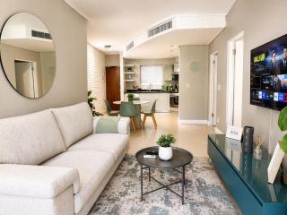 Chic Apartment at The Rockwell - Balcony & Mountain View - 9