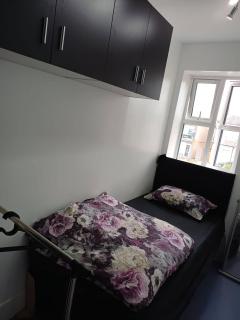 Single Cosy Room near CBS Arena and M6 in CV6 4DF - 8