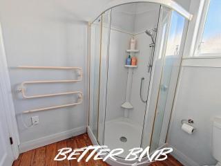 Fresh Classic 3BR Private Home Quiet Area Free Parking Easy Access - 2
