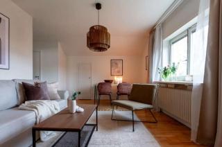 Bright 1BR Apartment with Balcony 20min to City - 4