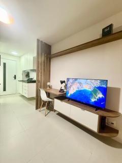 Studio completo - Cama king - Varanda - Ótima localização - 3