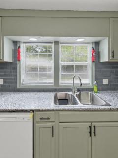The Warm Retreat 3BR Home in Pryor OK - 6