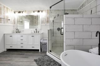 Flirty Flamingo by Pristine Properties Vacation Rentals - Beacon Hill - 3