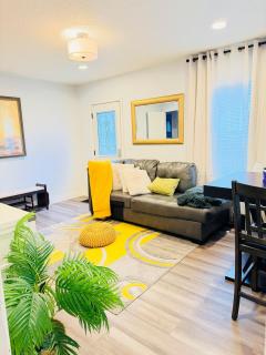 4 Bedroom Home Near MSUM and Concordia - 4