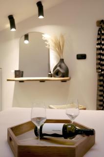 ŌMNIMI Signature Living - 6