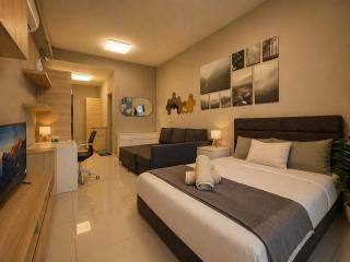 The Luxury Majestic Suites By The CasaStay - 9