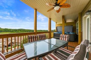 Hot Tub, Walk- In Condo Near Silver Dollar City! - 0