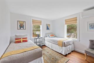 Salt Breeze Bungalow - Close to beaches and town - 2