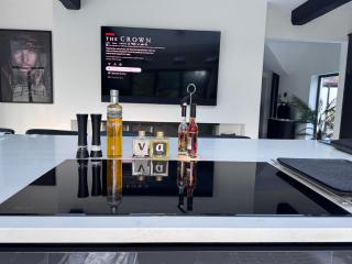Luxury Ascot Villa Steps from Royal Ascot, 5 mins to Legoland Windsor Resort, 10 mins to Windsor Castle - 2
