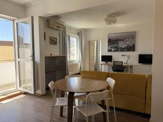 Sunny 1BR near Obor with Garden Patio and Workspace - 8