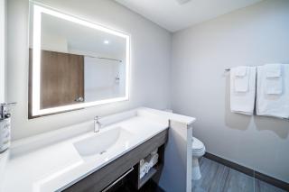 Holiday Inn Express & Suites Senatobia I-55 by IHG - 6