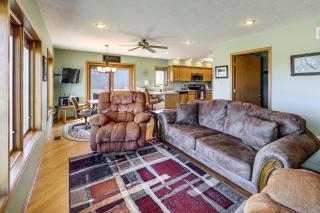 < 1 Mi to Calamus Lake! Group Adventure Base - 7