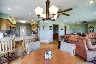 < 1 Mi to Calamus Lake! Group Adventure Base - 4