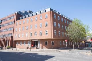 Cosy Chic 1BR Haven in Hull Centre Near Marina - 1