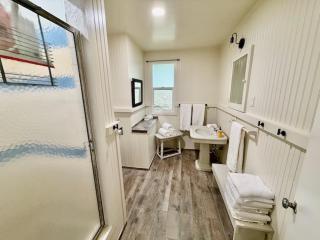 Wishon Cabin - Boat Slip - BBQ, Sleeps 14, Dogs Ok - 7