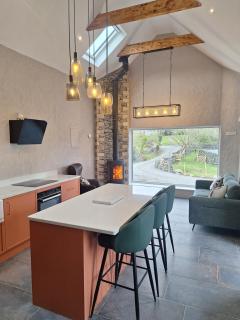Sunny Hills Cottage - 1