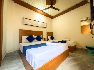 H B K Hotel Near Prem Mandir - 4