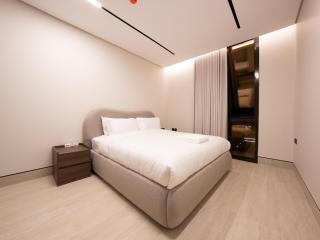 Amara BLVD 1BR Spacious Living Room 207 - 2