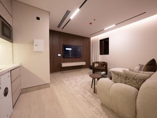 Amara BLVD 1BR Spacious Living Room 207 - 7