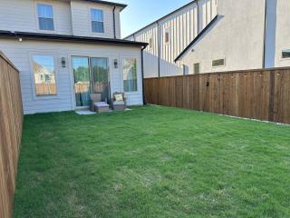 Spacious 6BR Duplex | UTSW + Downtown - 7
