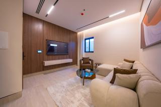 Amara Blvd Spacious Living Room G06 - 5