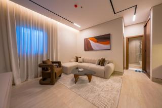 Amara Blvd Spacious Living Room G06 - 2