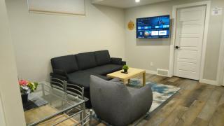 2-bedroom private entrance suite with full kitchen - 8