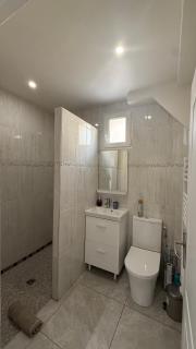 Accommodation for 10 people - RER D - Parc Astérix - CDG - 7