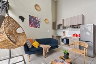 Lofthaus Rosebank- walk to mall and hospital- Solo,couples,family - 3