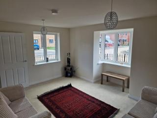 Heart of Derby, Tastefully Decorated 3 Bed Villa - 5