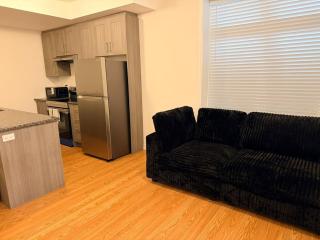 Modern 2 Bedroom Suite Near Airport Free Parking - 3