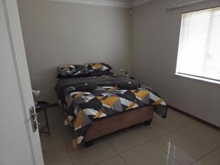 Harry's rooms at 76 - 5