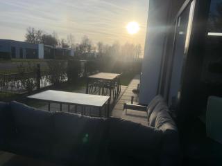 EuroParcs Bad Meersee Chalet Küstenzeit mit Zaun Haus Nr 97 - 8