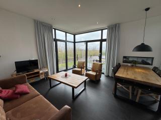 EuroParcs Bad Meersee Chalet Küstenzeit mit Zaun Haus Nr 97 - 1
