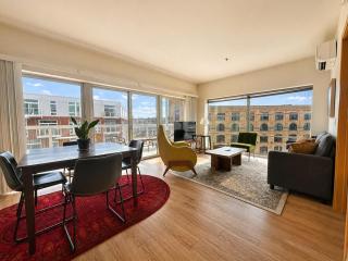 The Brady Corner Suite - Near Fiserv with Balcony - Sleeps 4 - 0