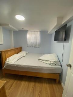 Comfy 2-Bedroom Basement unit - 4