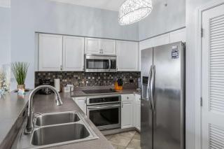 Beach-view penthouse condo with stunning water views on-site pool & hot tub - 4